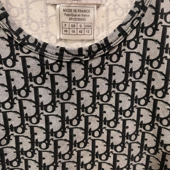 Size 12us but run small because it is body shirt it will be size 6 or 8 us - Picture 3 of 3